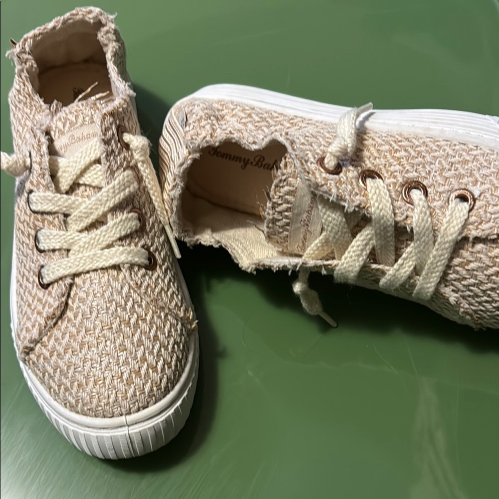 Tommy Bahama Beige Textured Sneakers, new